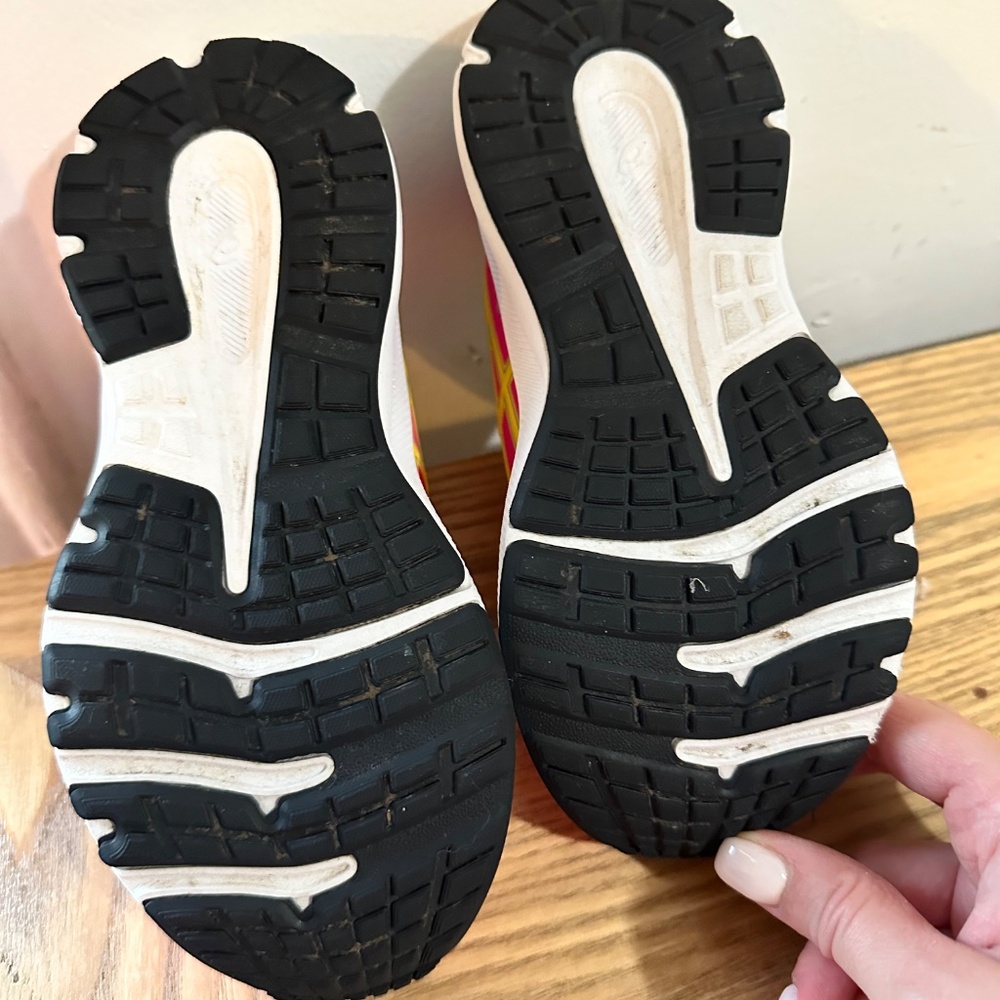 ASICS - Picture 5 of 7